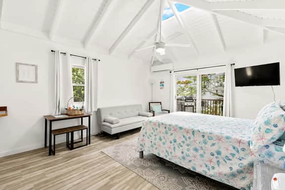 Isla Vista Estate - Studio - Image 3
