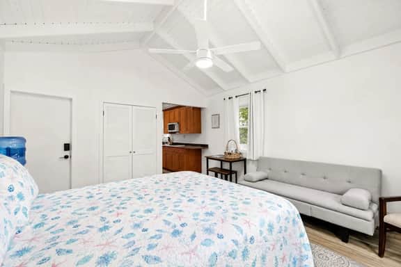 Isla Vista Estate - Studio - Image 5